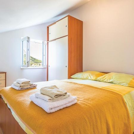 Cozy Apartment In Makarska With Kitchen Eksteriør billede