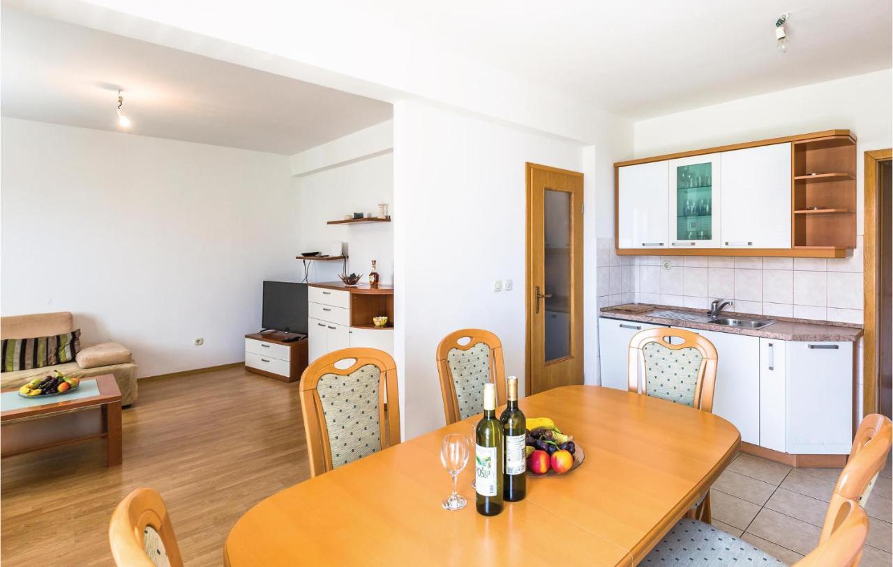 Cozy Apartment In Makarska With Kitchen Eksteriør billede