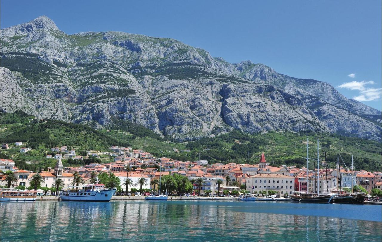 Cozy Apartment In Makarska With Kitchen Eksteriør billede