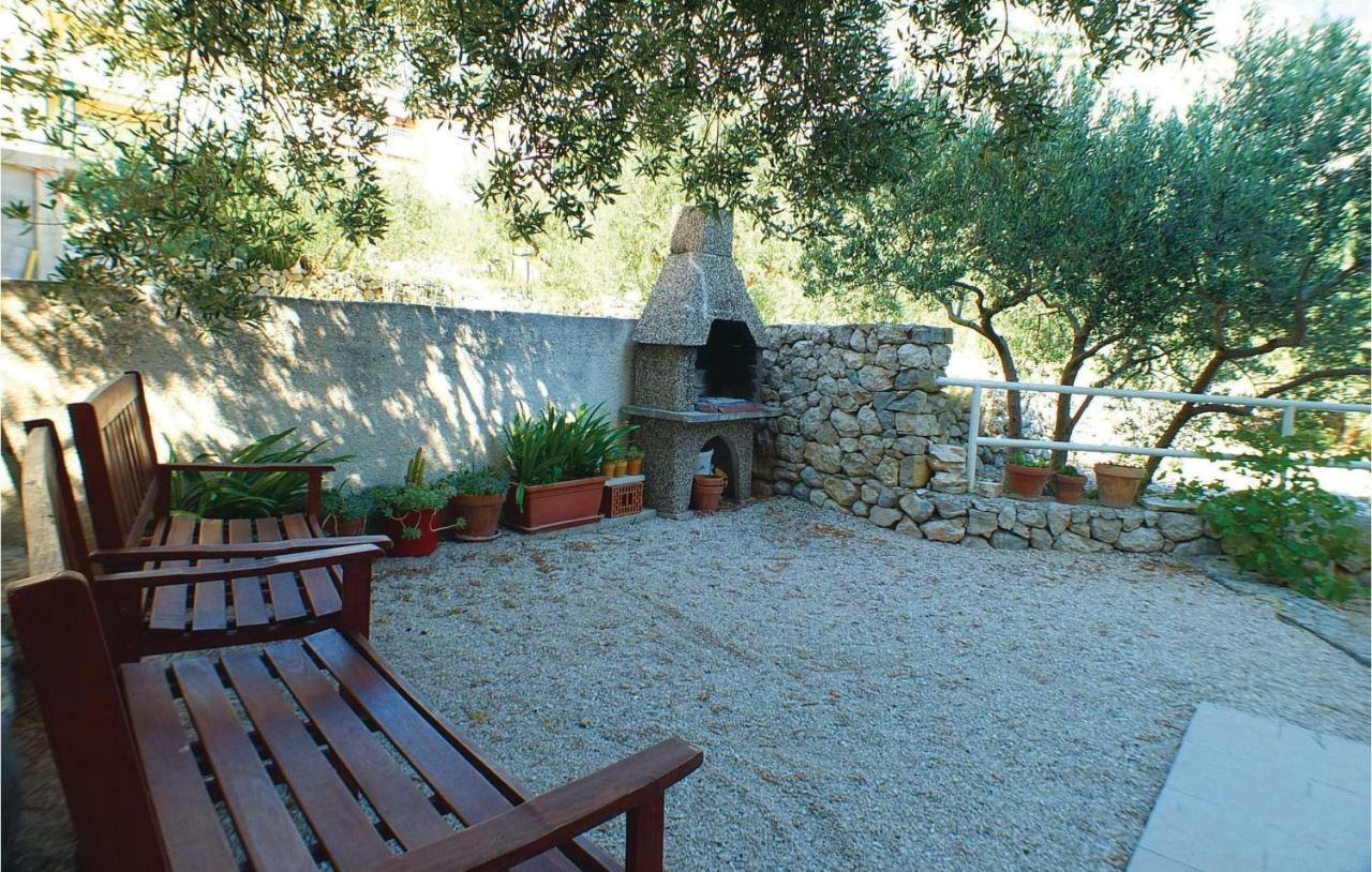 Cozy Apartment In Makarska With Kitchen Eksteriør billede